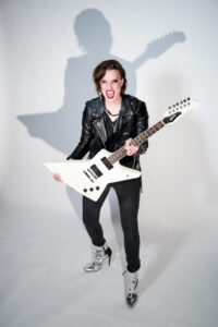 halestorm lzzy hale with gibson guitar