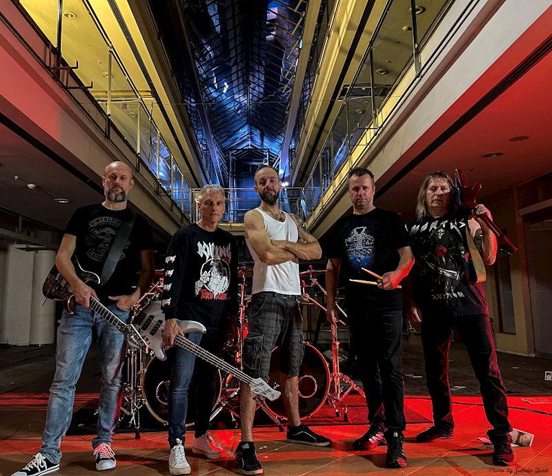 metal cross band pic