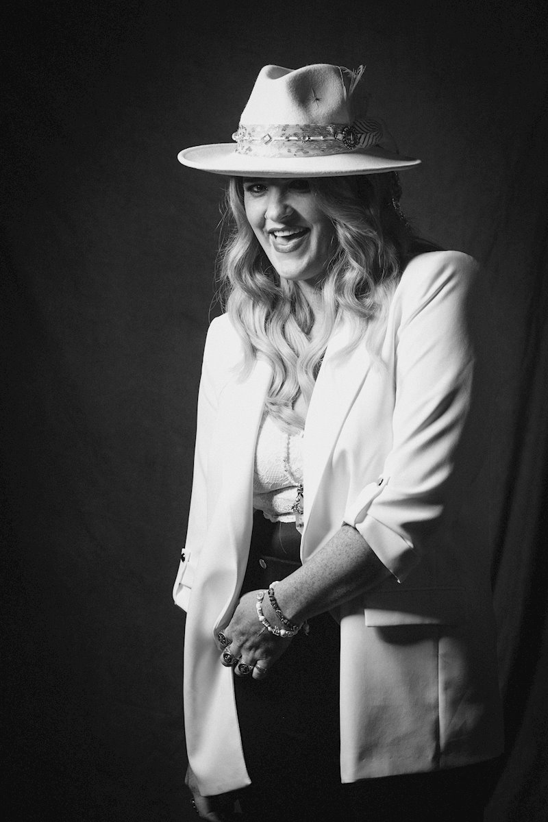 Elles Bailey Announces a Special Album Launch Show at OMEARA in London ...