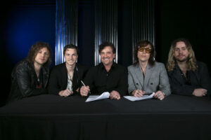 the struts signing contract